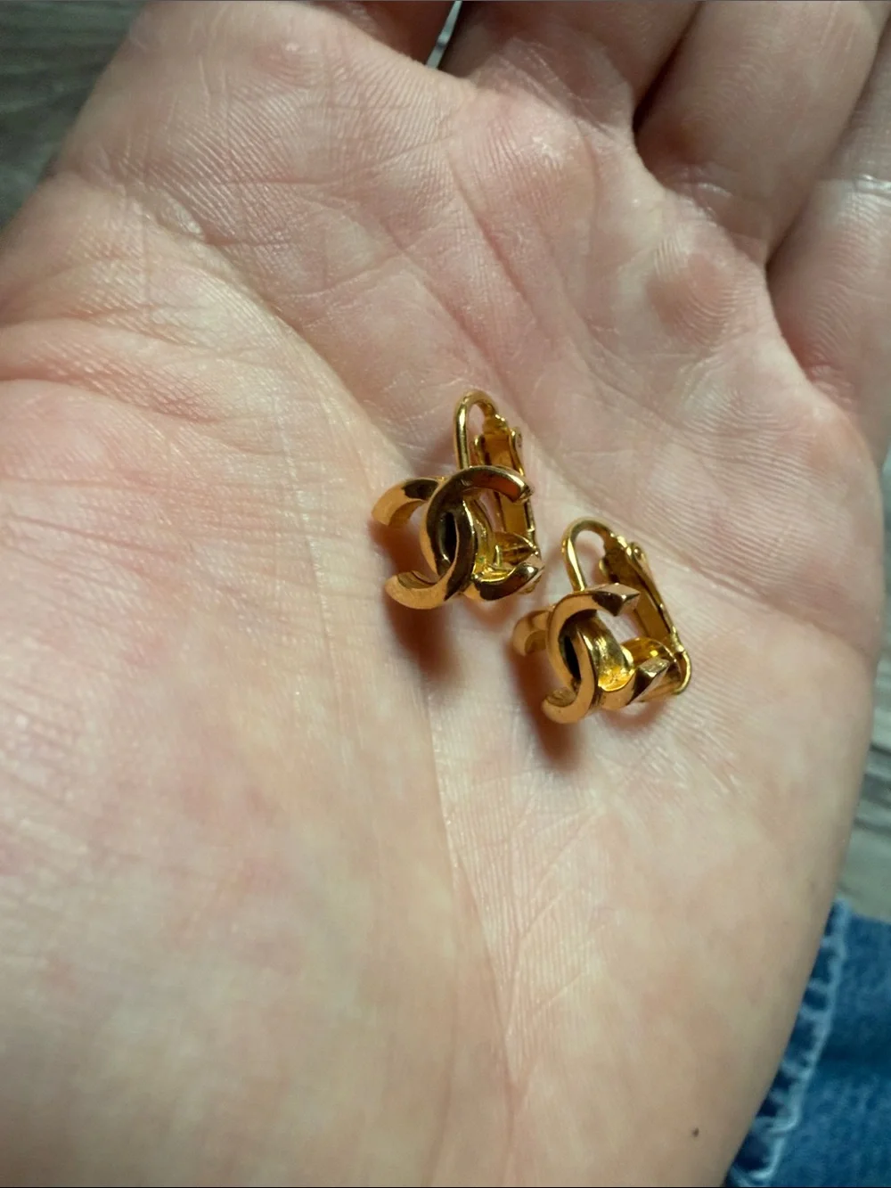 CHANEL Gold Interlocking CC Clip-On Earrings -